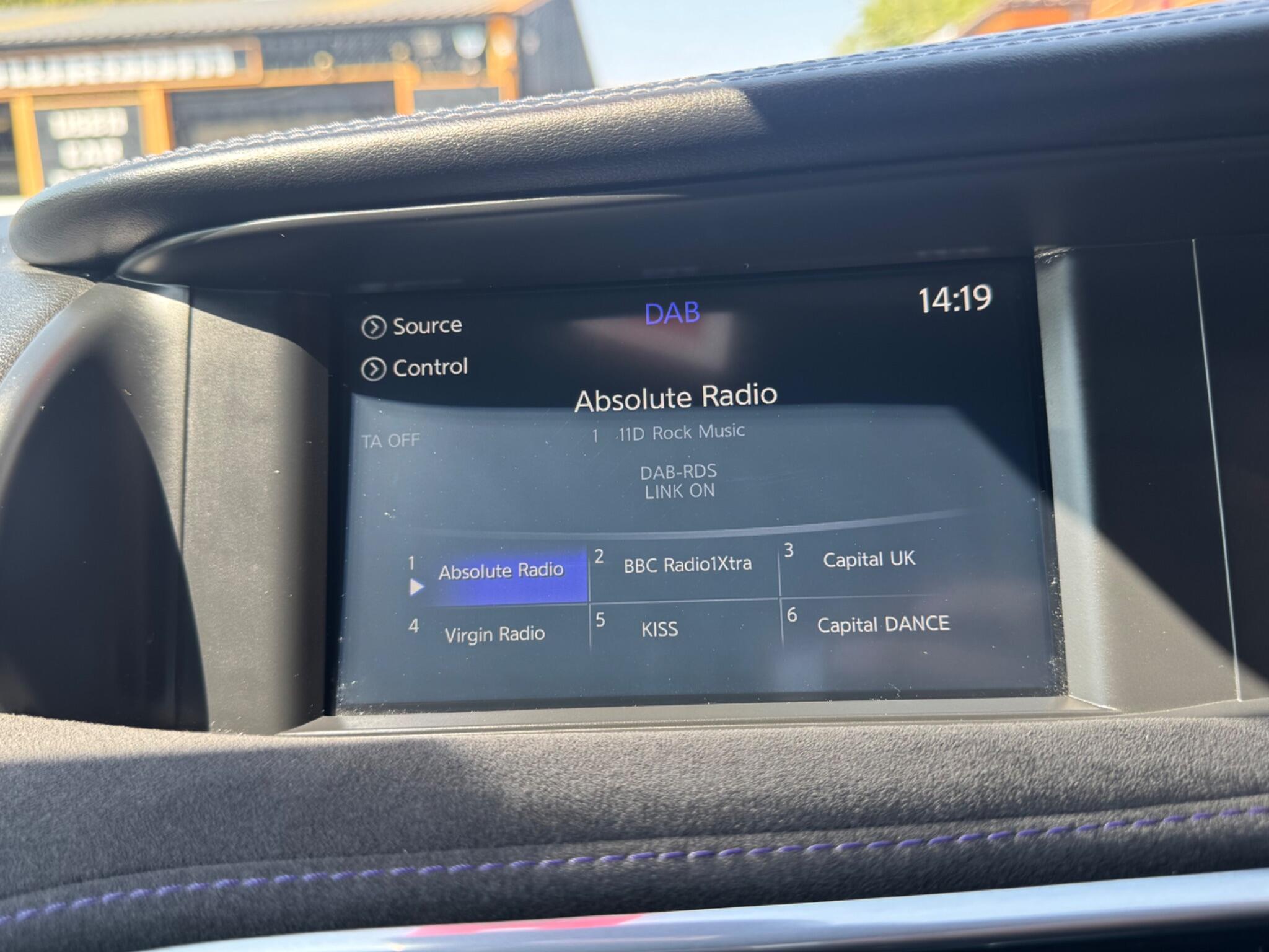 Infiniti Q30 view 27