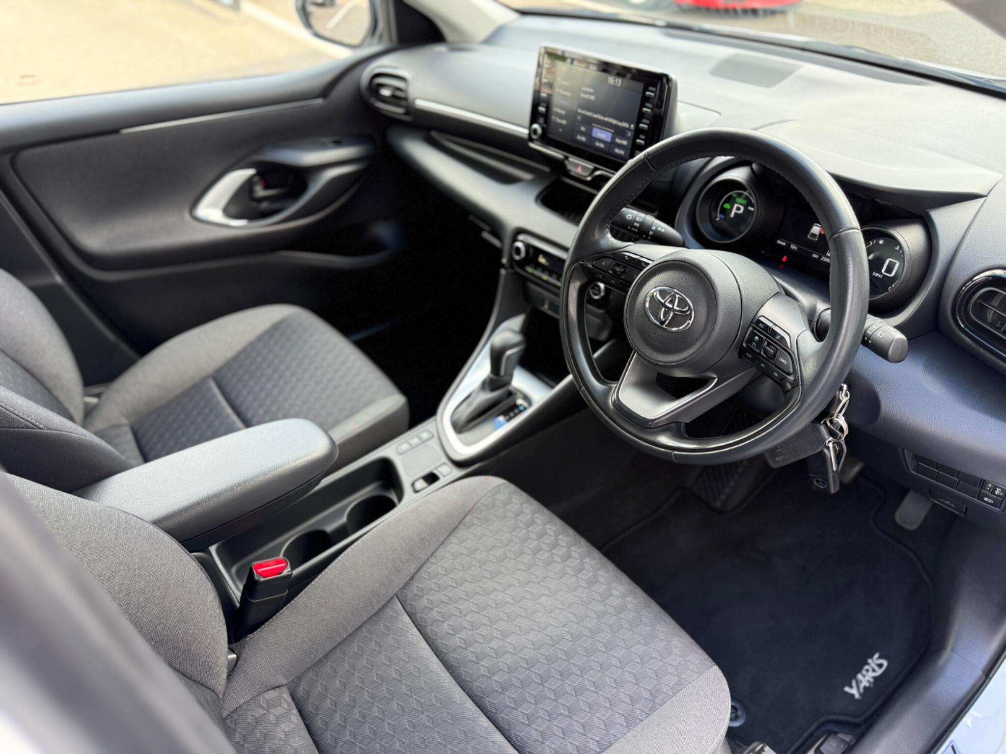 Toyota Yaris view 26