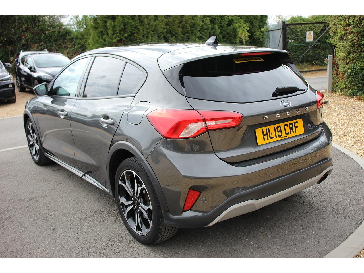 Ford Focus view 8