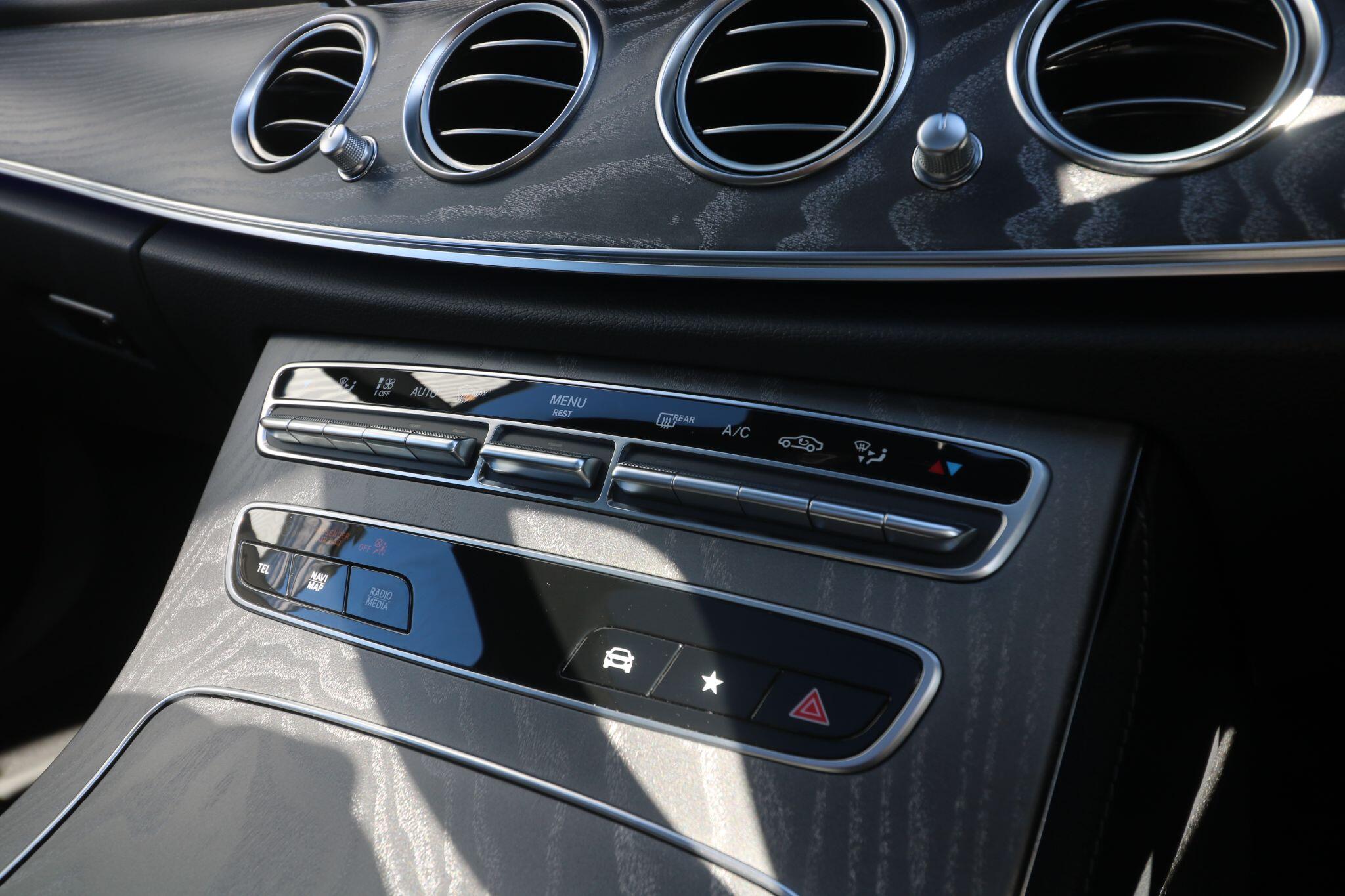 Mercedes-Benz E-Class view 23