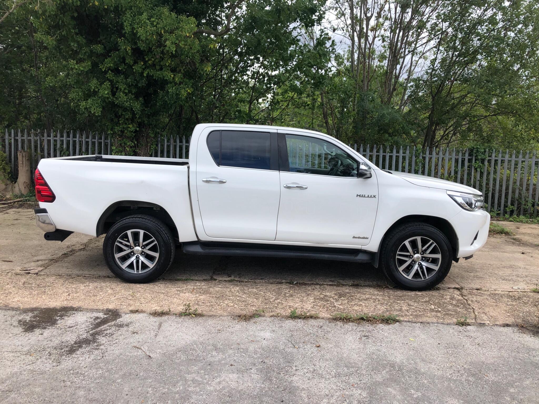 Toyota Hilux view 2