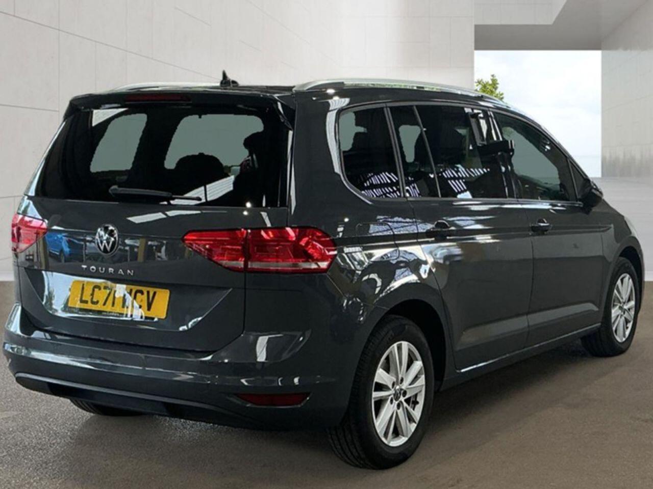 Volkswagen Touran view 4