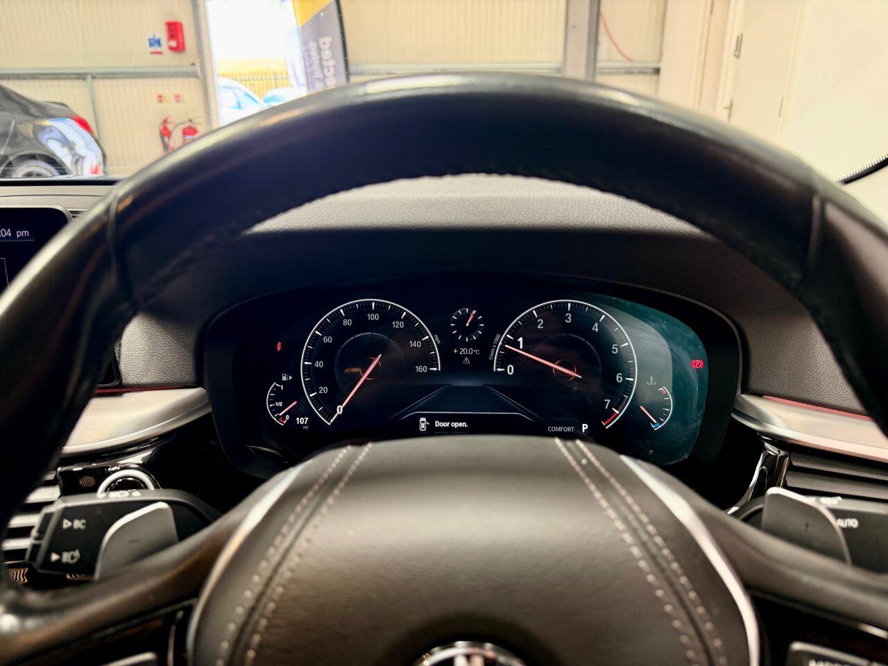 BMW 5 Series view 10
