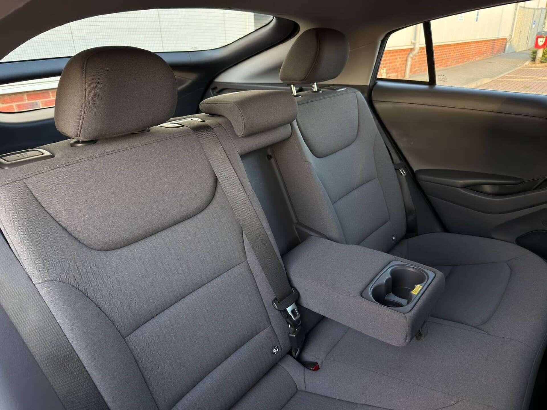 Hyundai Ioniq view 33