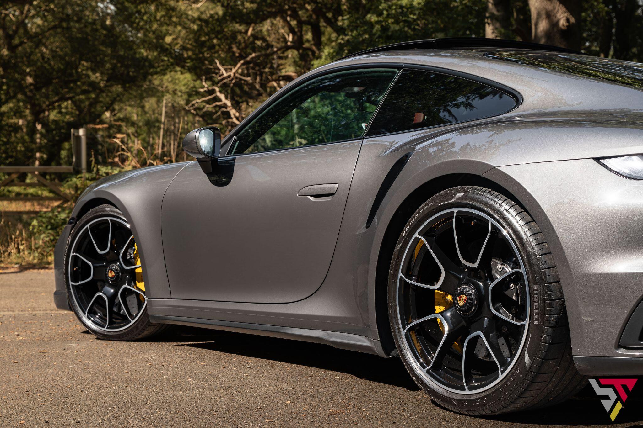 Porsche 911 view 14