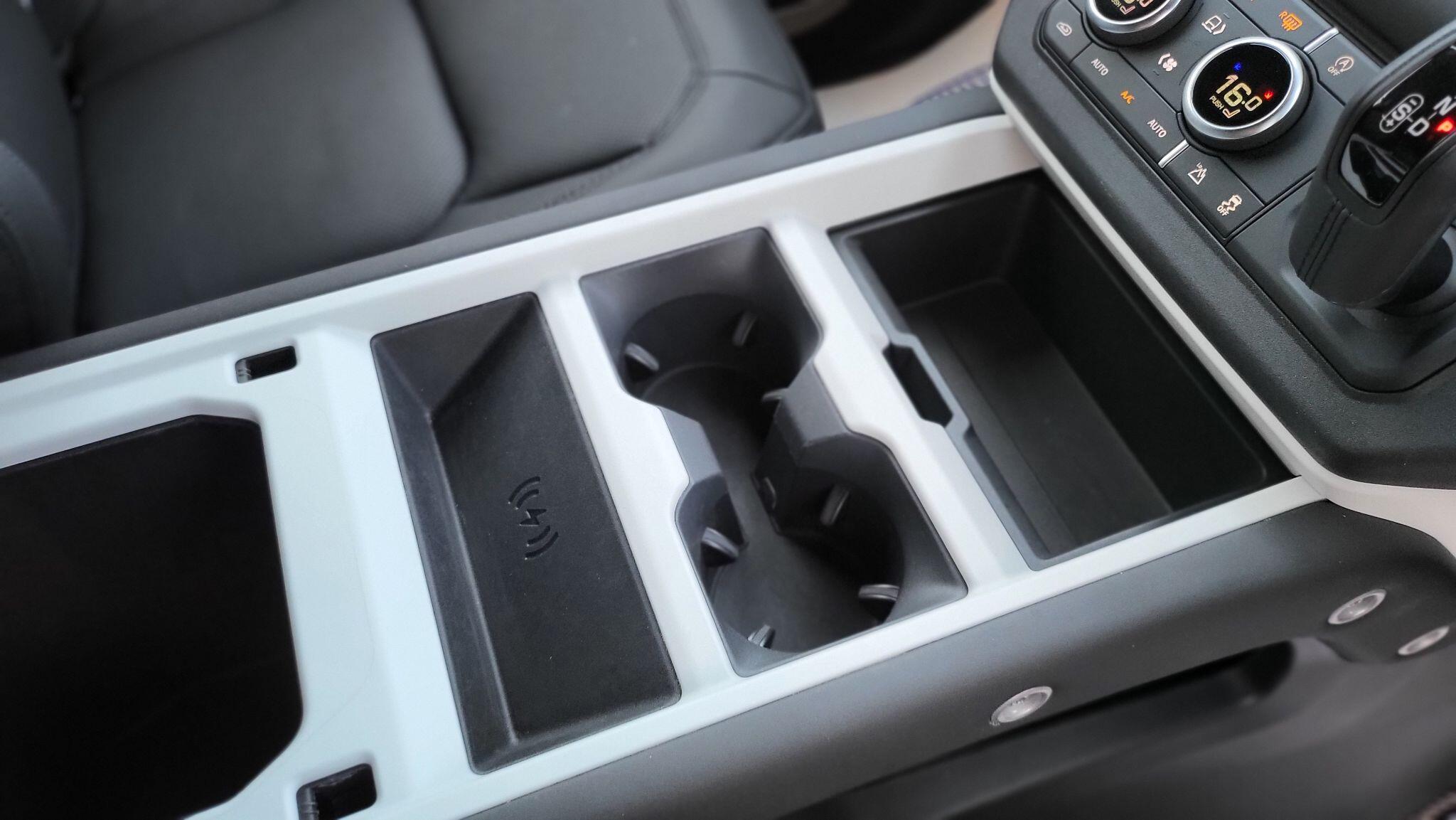 Land Rover Defender view 34