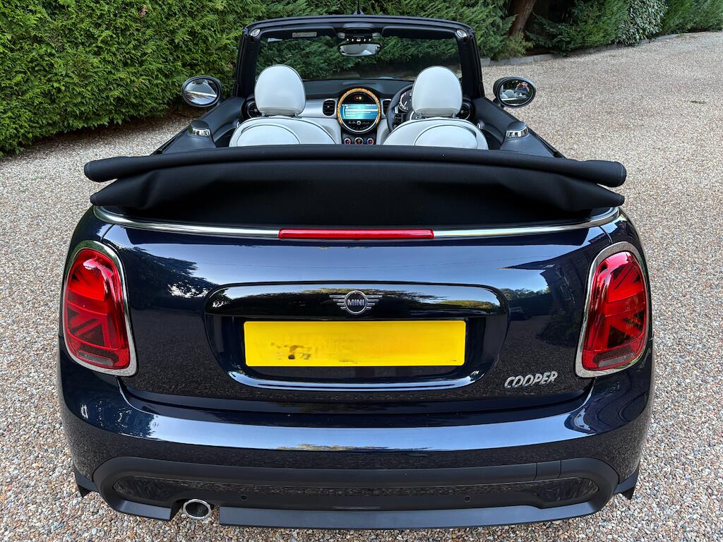Mini Convertible view 25