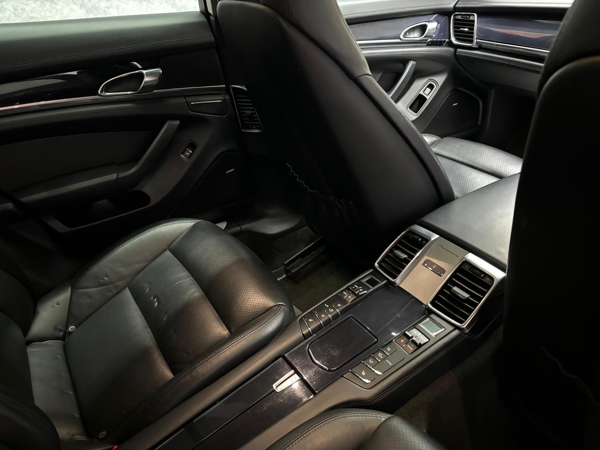 Porsche Panamera view 28
