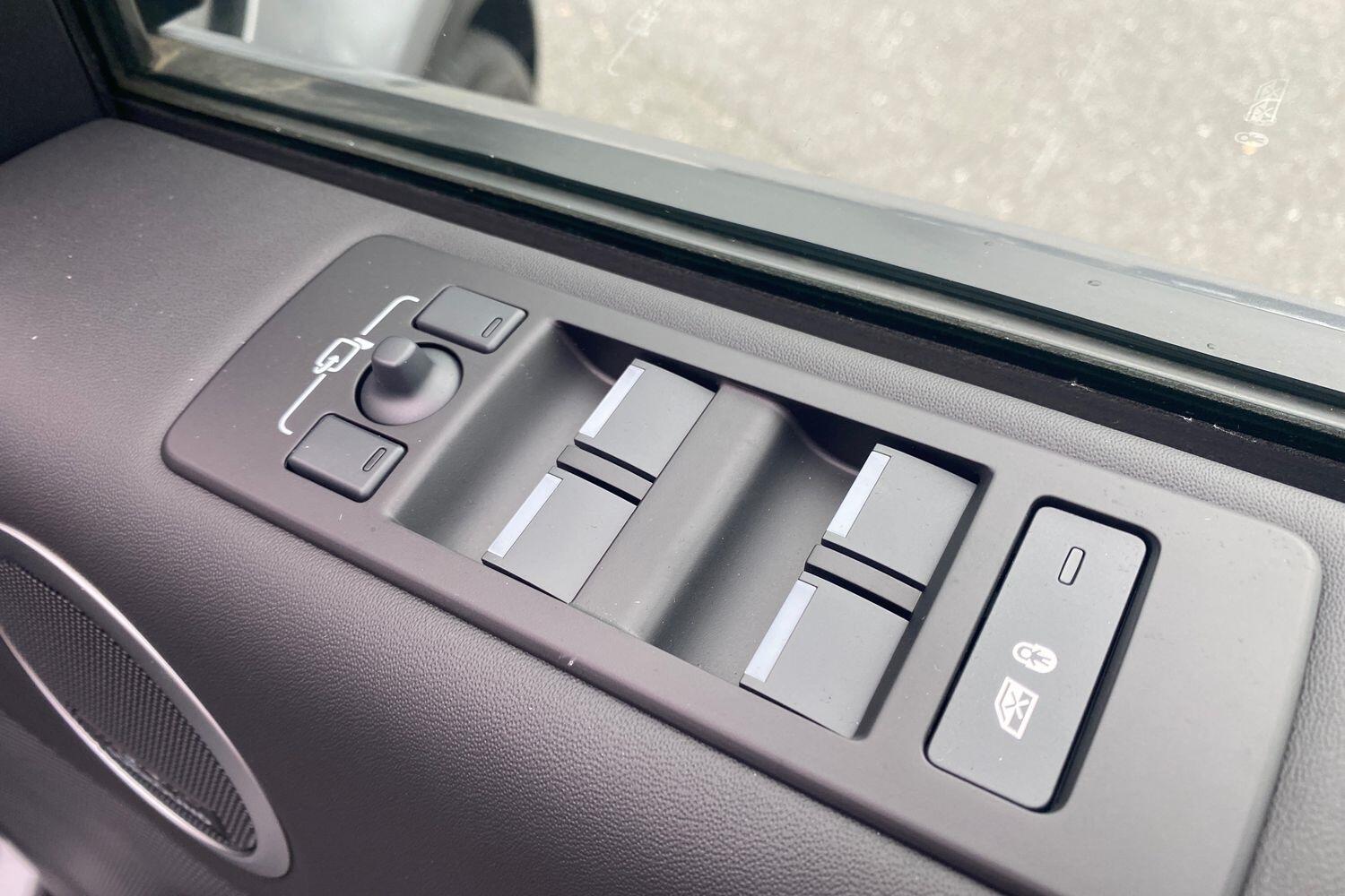 Land Rover Discovery view 21