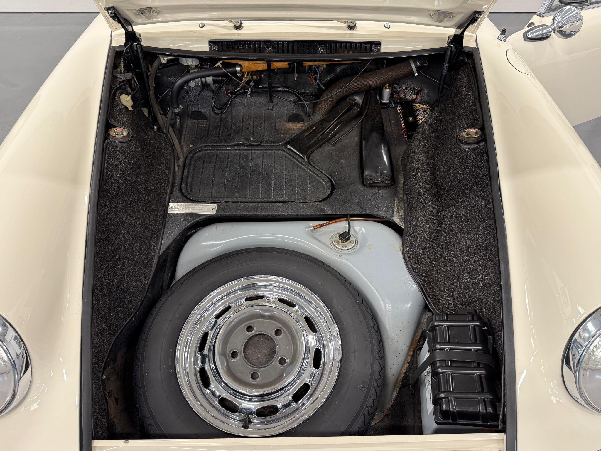Porsche 911 view 44