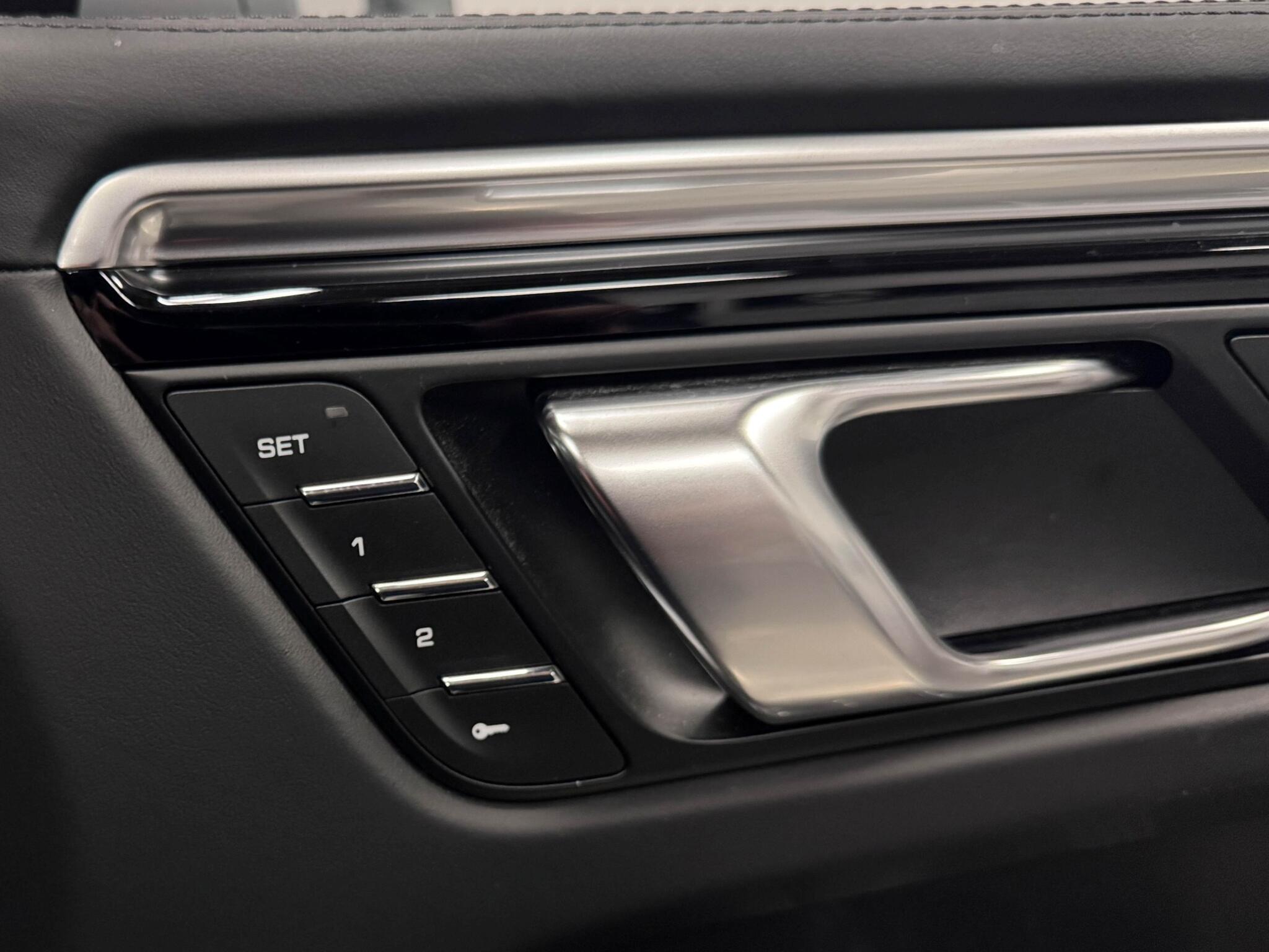Porsche Macan view 13