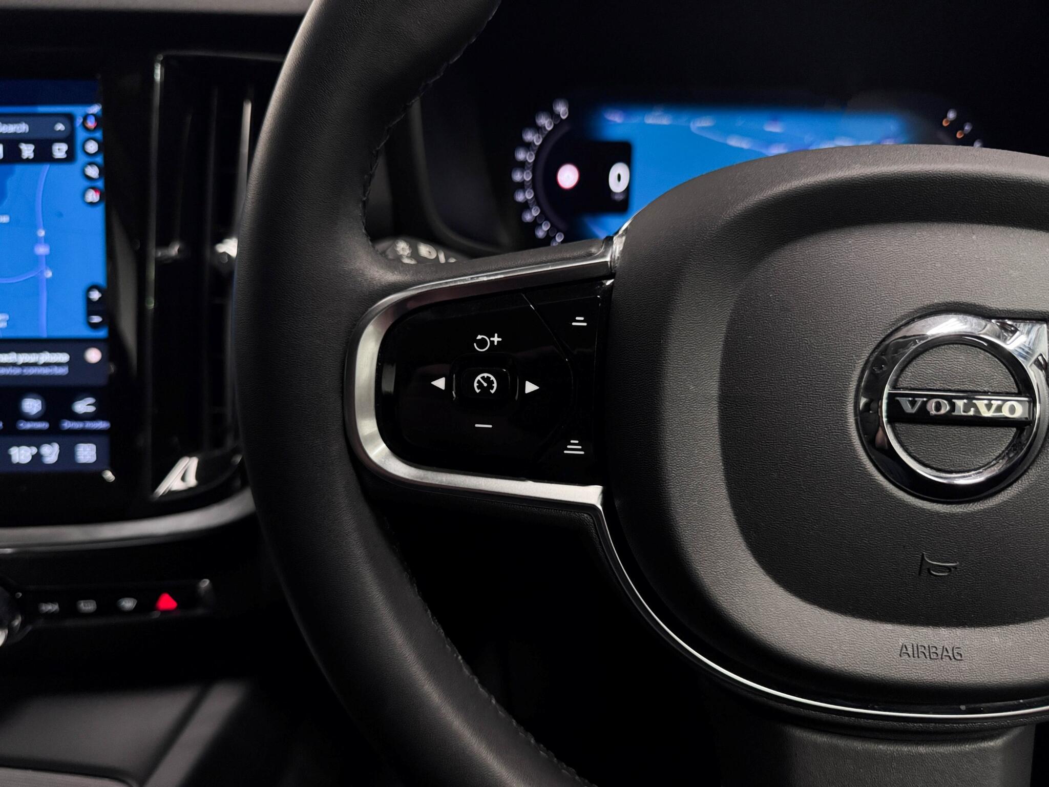 Volvo V60 Cross Country view 16