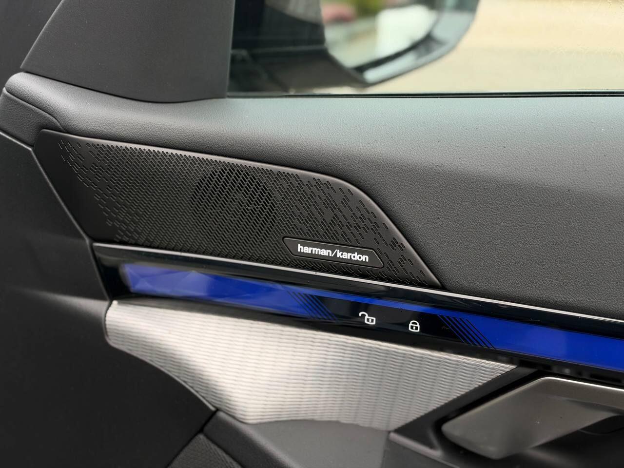 BMW i5 view 40