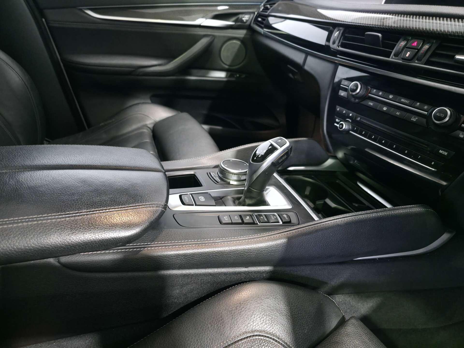 BMW X6 view 11
