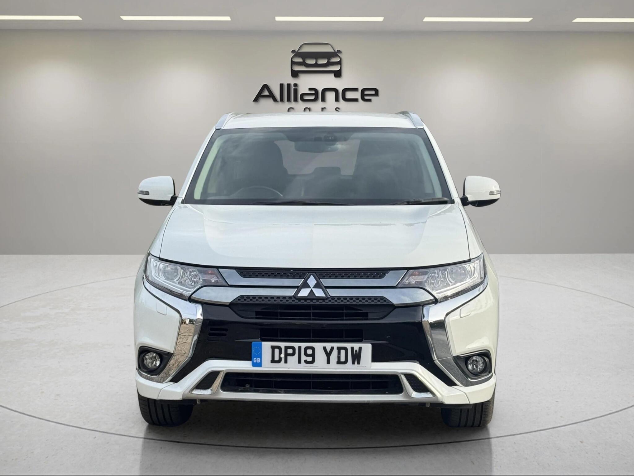 Mitsubishi Outlander view 9