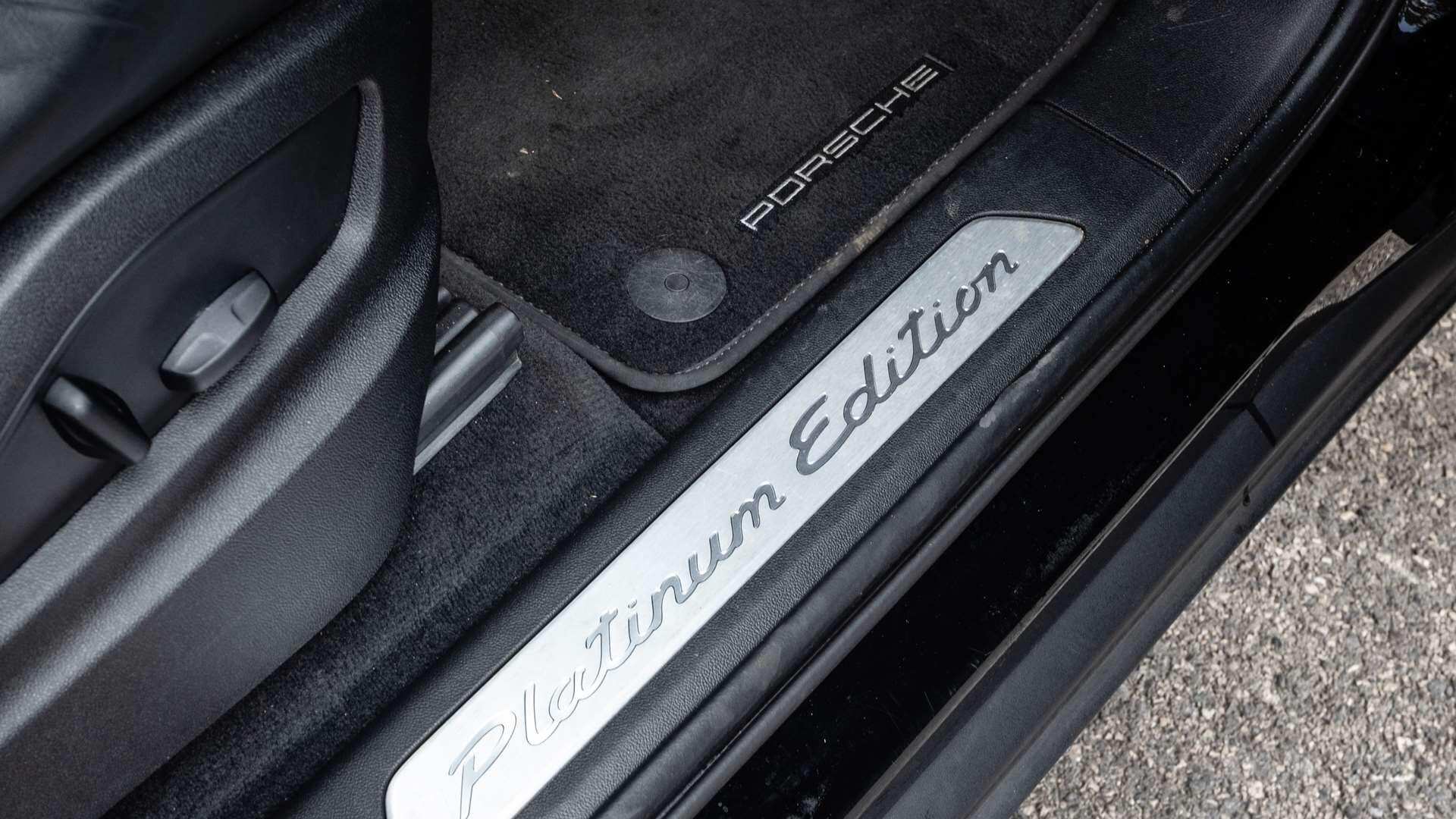 Porsche Cayenne view 33