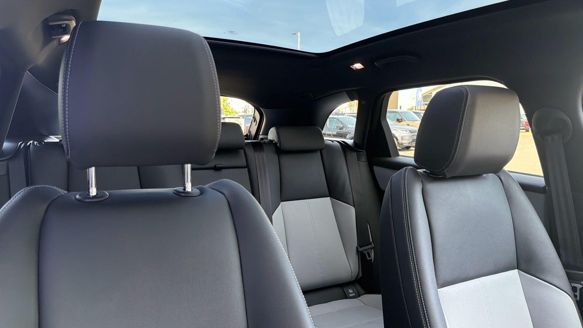 Land Rover Range Rover Velar view 36