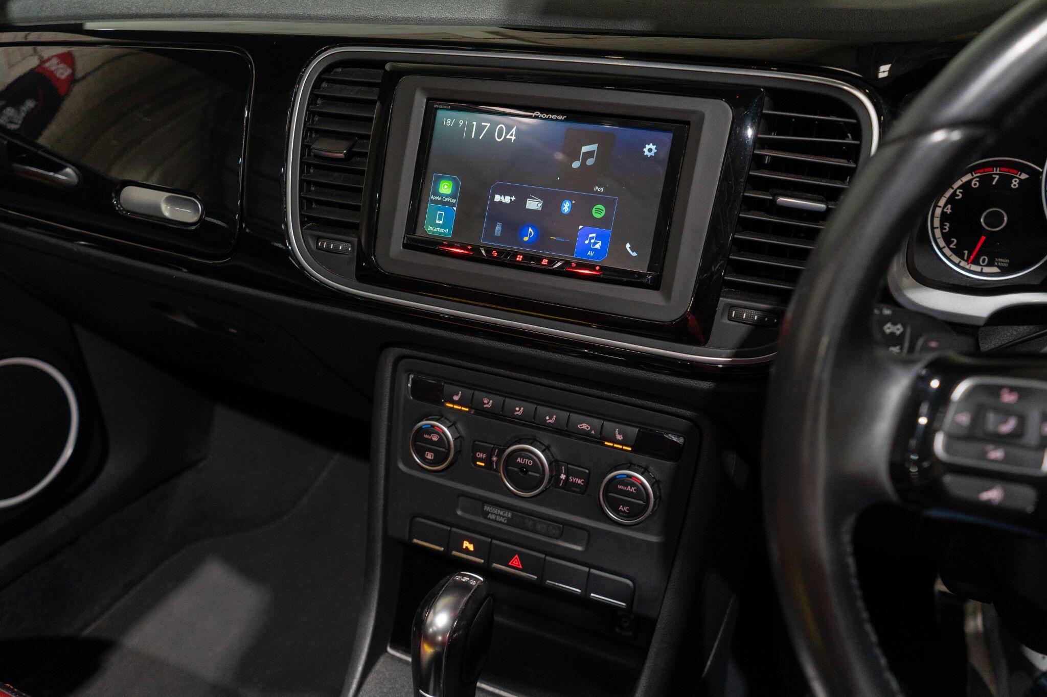 Volkswagen Beetle view 27