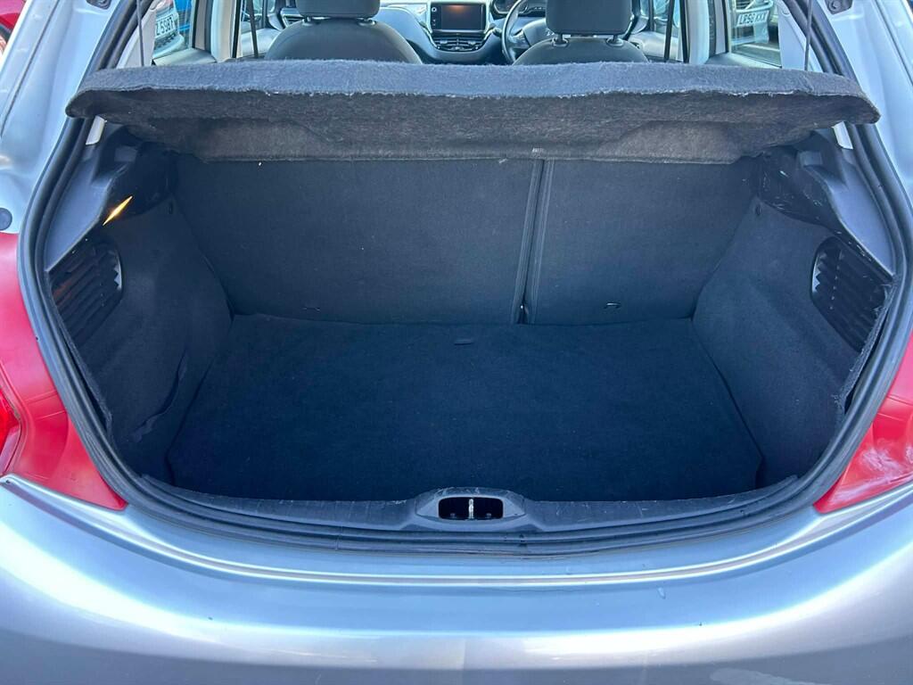 Peugeot 208 view 15