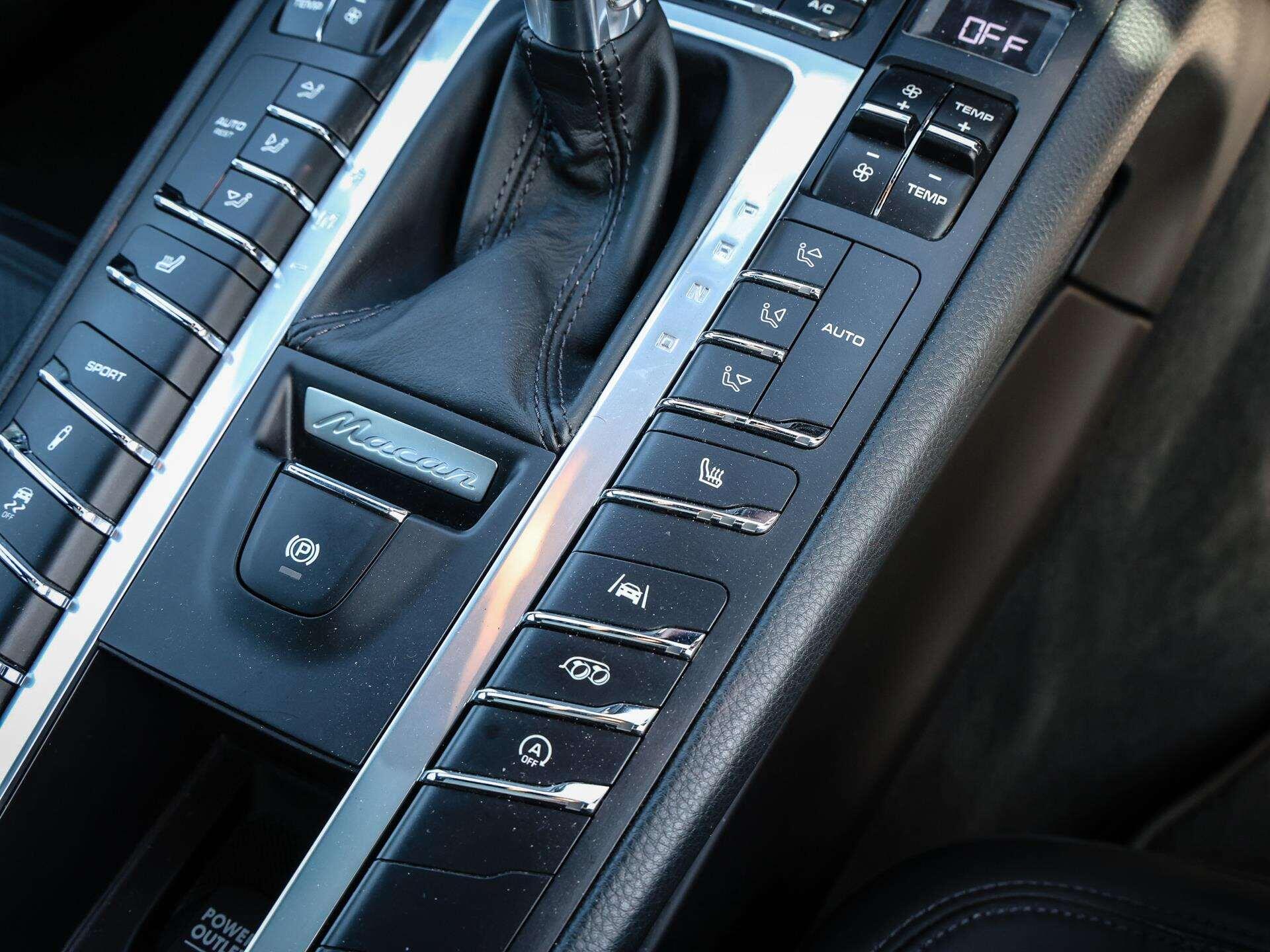 Porsche Macan view 28