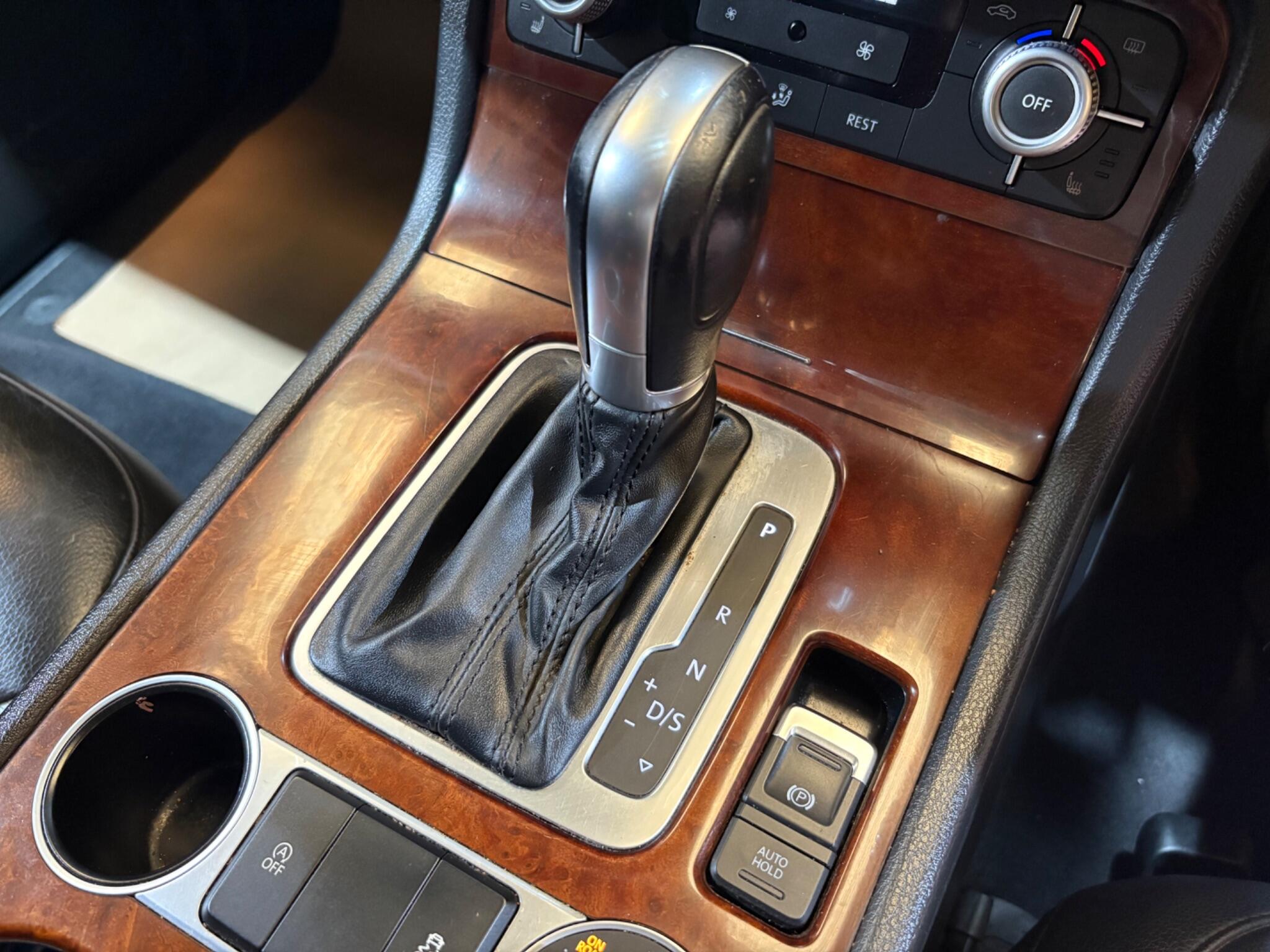Volkswagen Touareg view 17