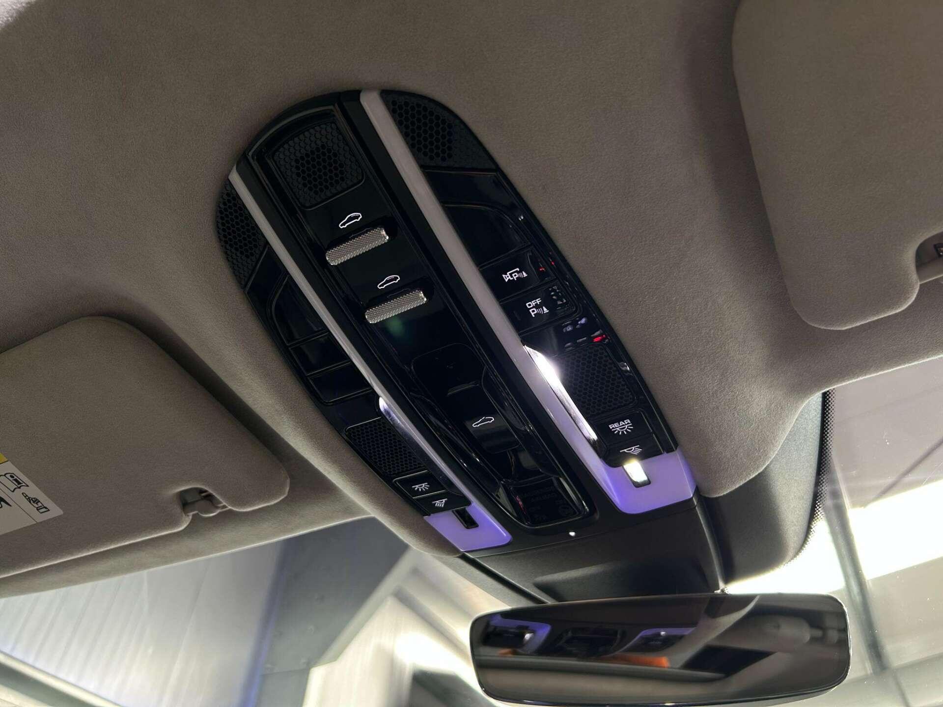 Porsche Panamera view 25