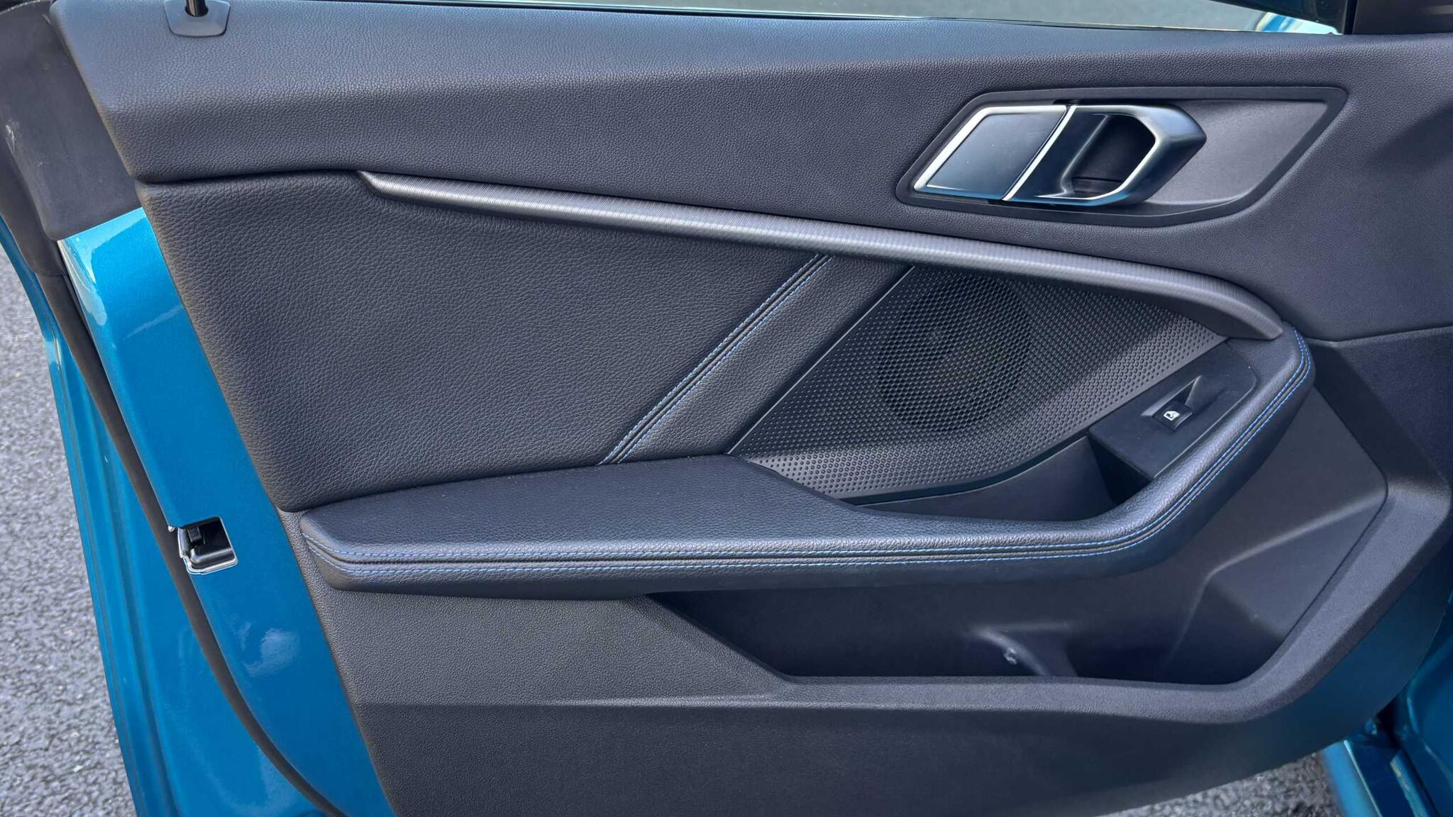 BMW 2 Series view 24