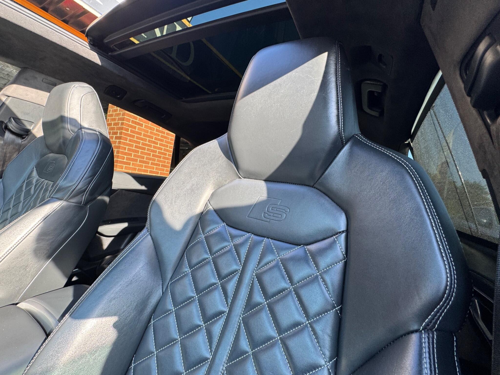 Audi Q8 view 11