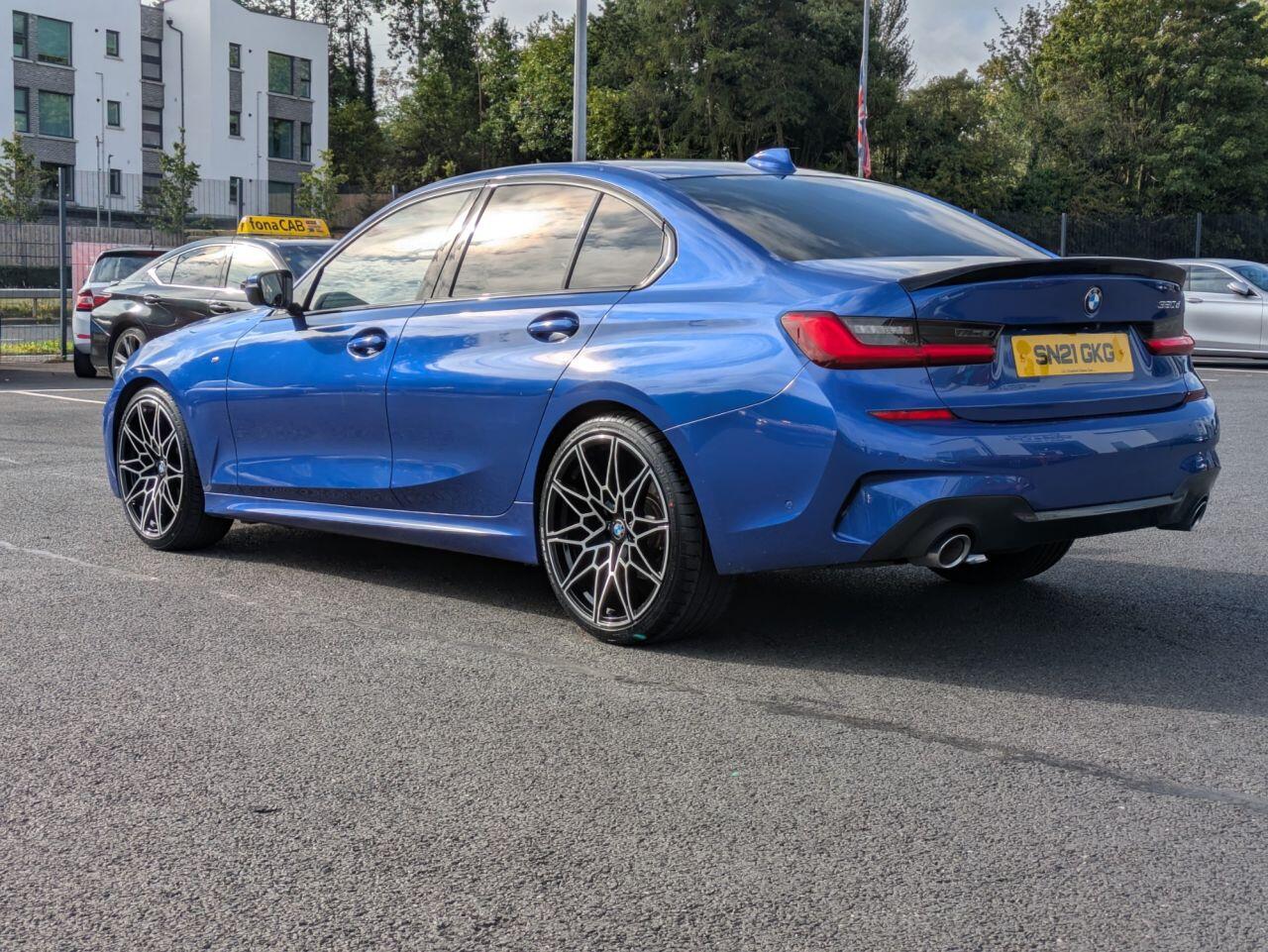 BMW 3 Series view 4