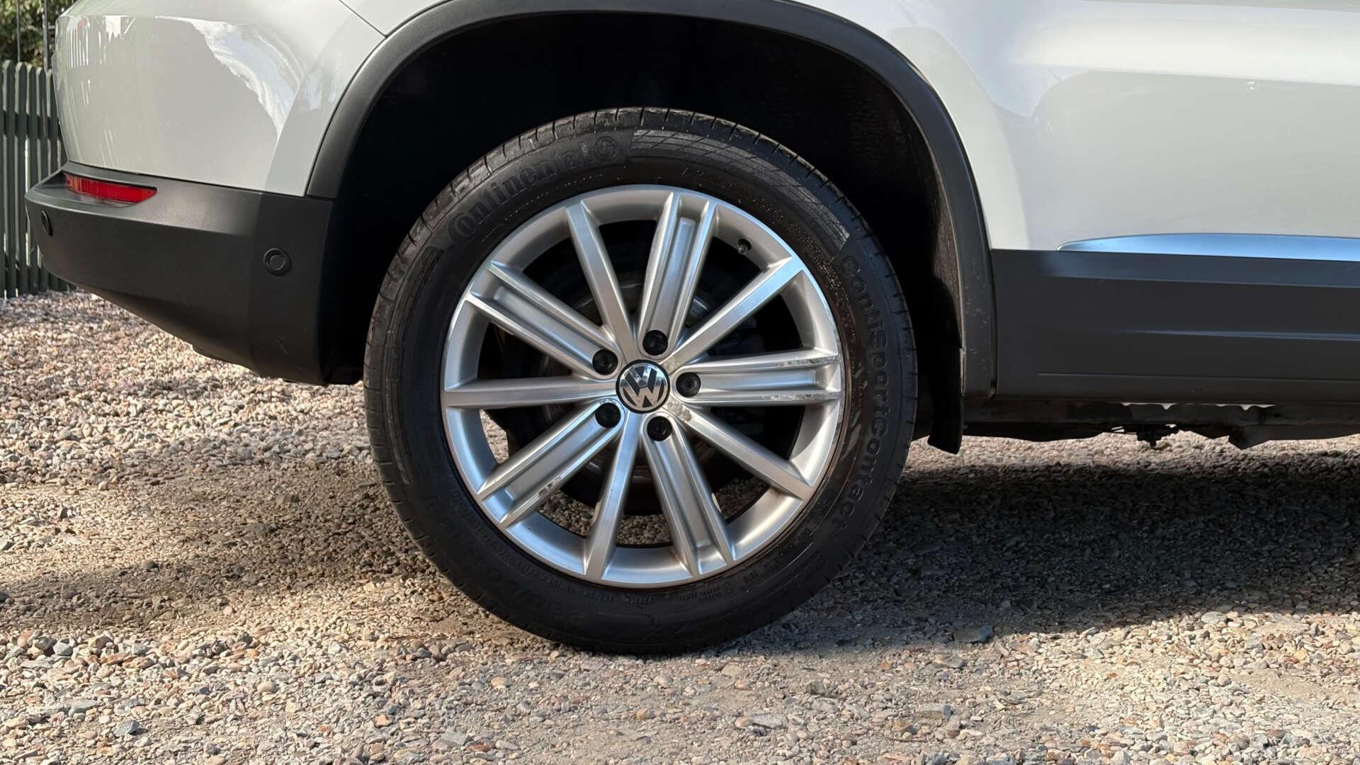 Volkswagen Tiguan view 40