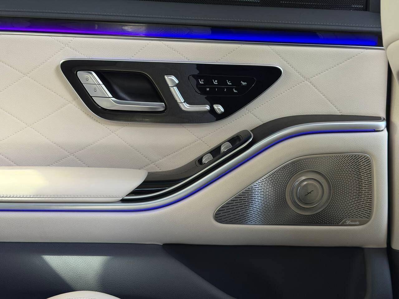 Mercedes-Benz S-Class view 26
