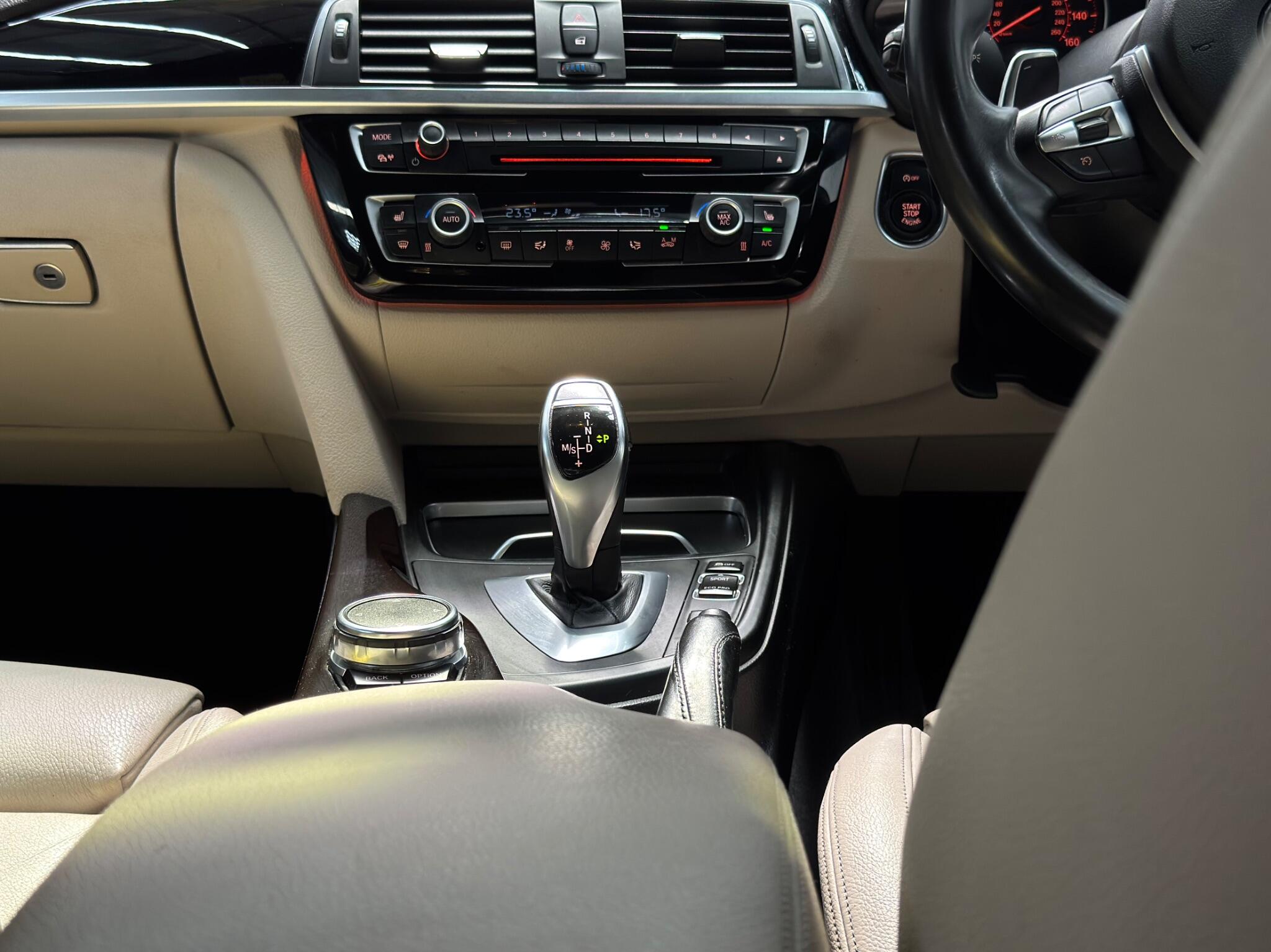 BMW 3 Series view 27