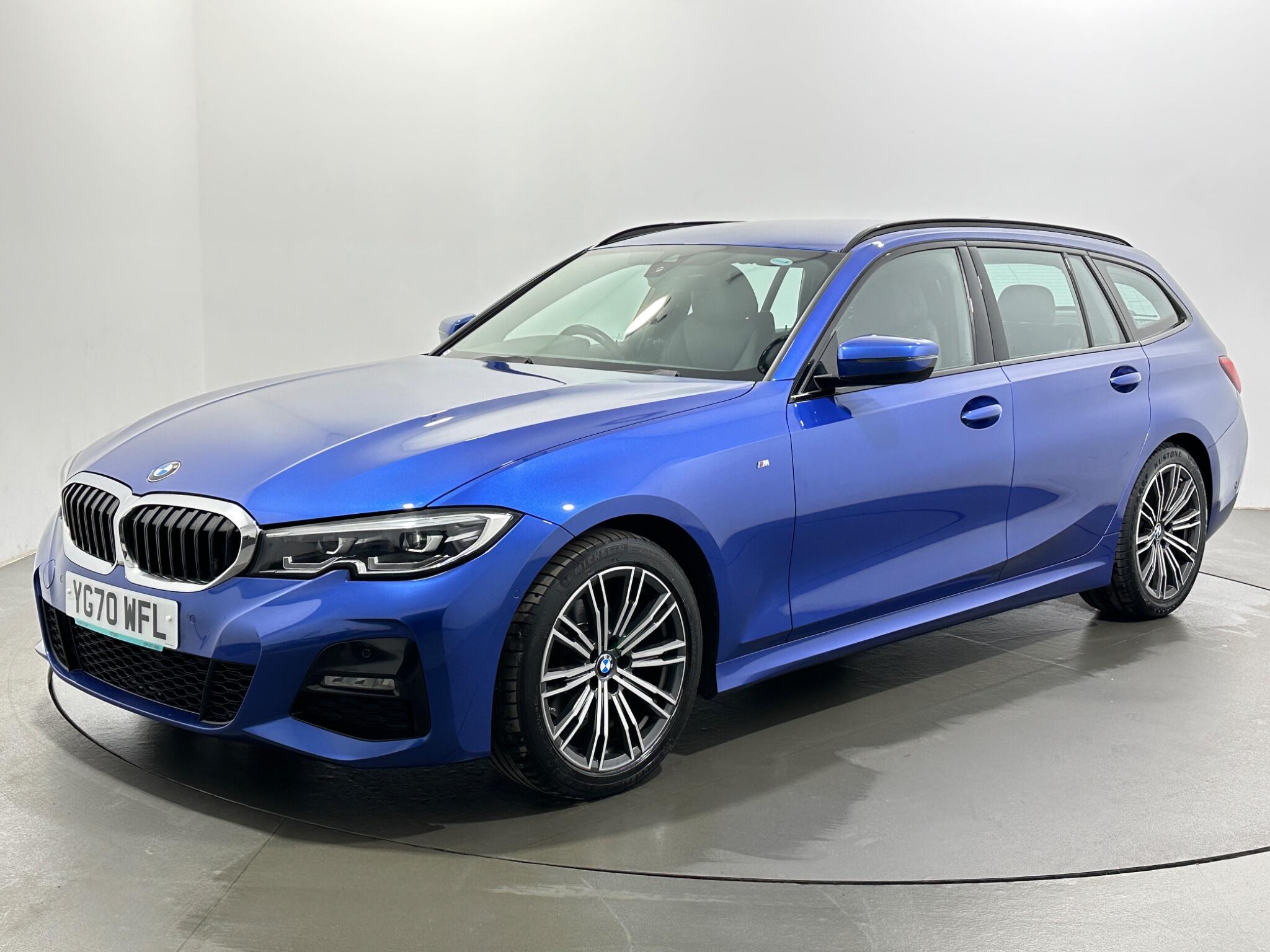 BMW 3 Series view 4