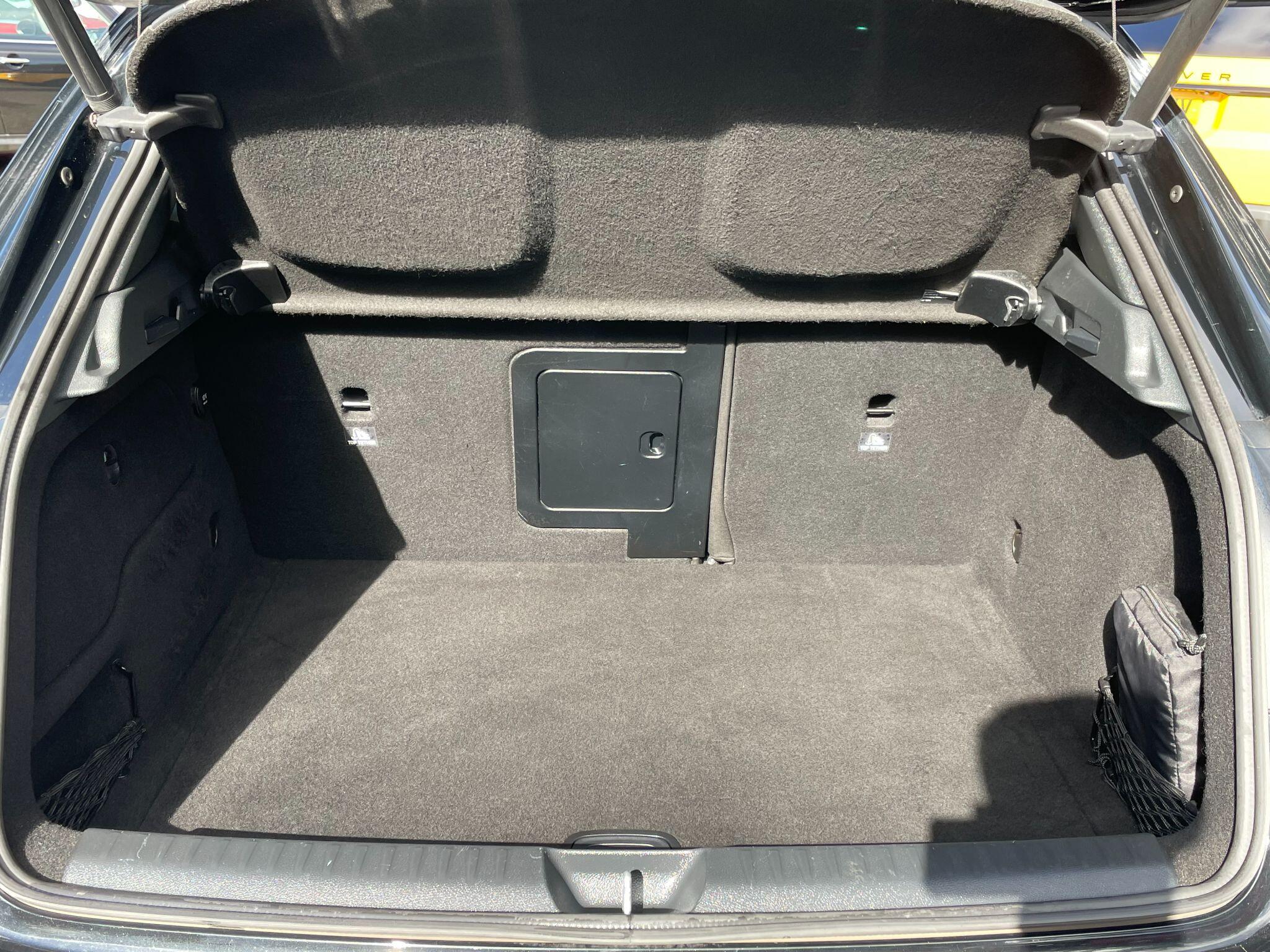 Mercedes-Benz Gla view 21
