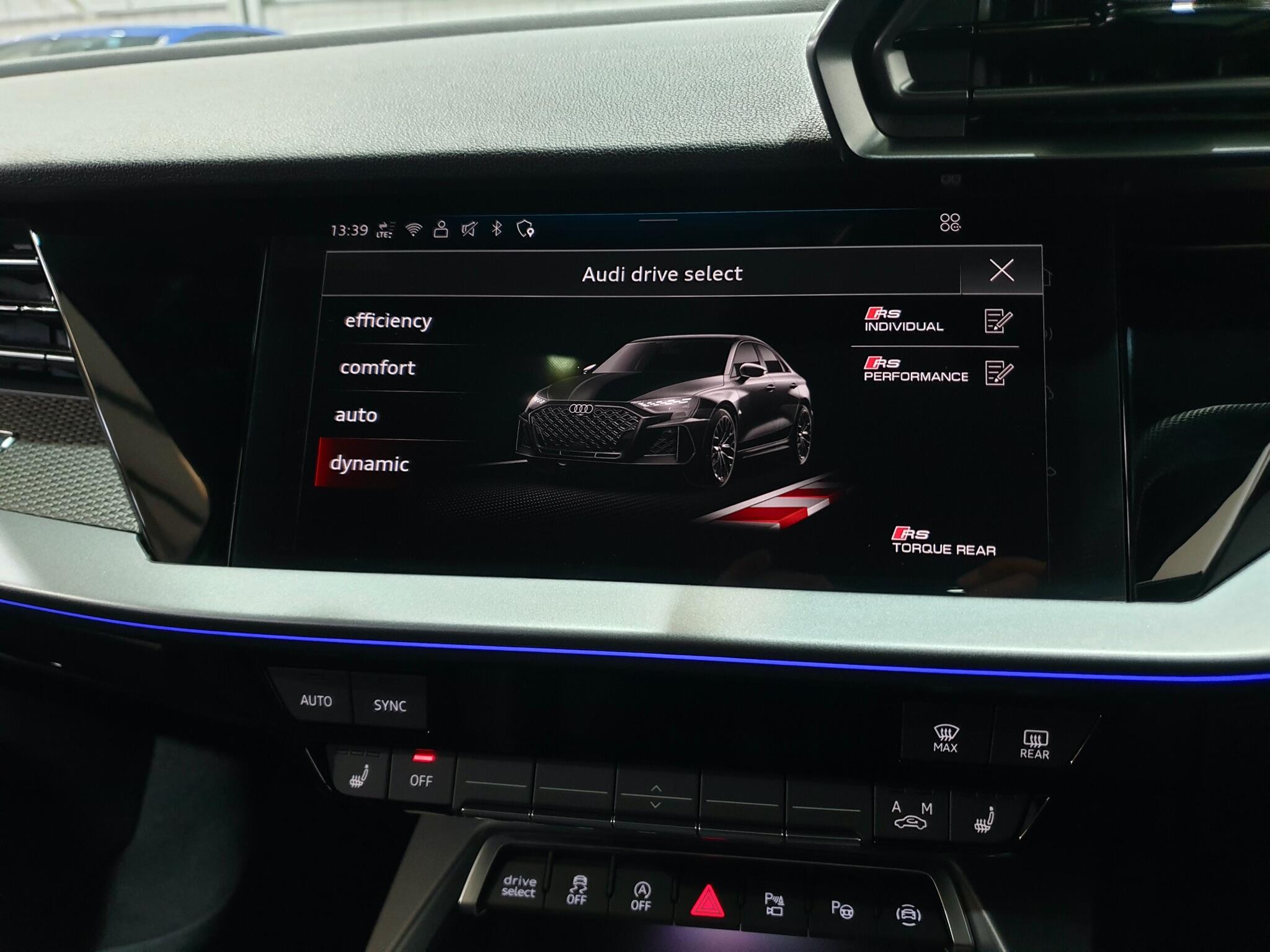 Audi RS3 view 90
