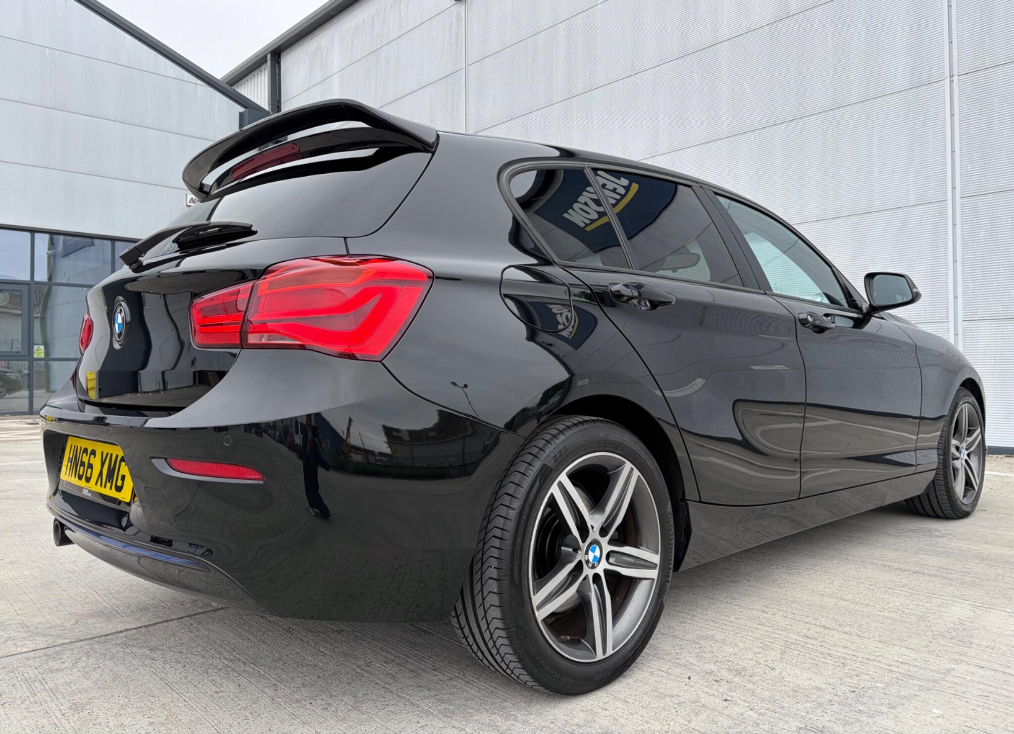 BMW 1 Series view 10