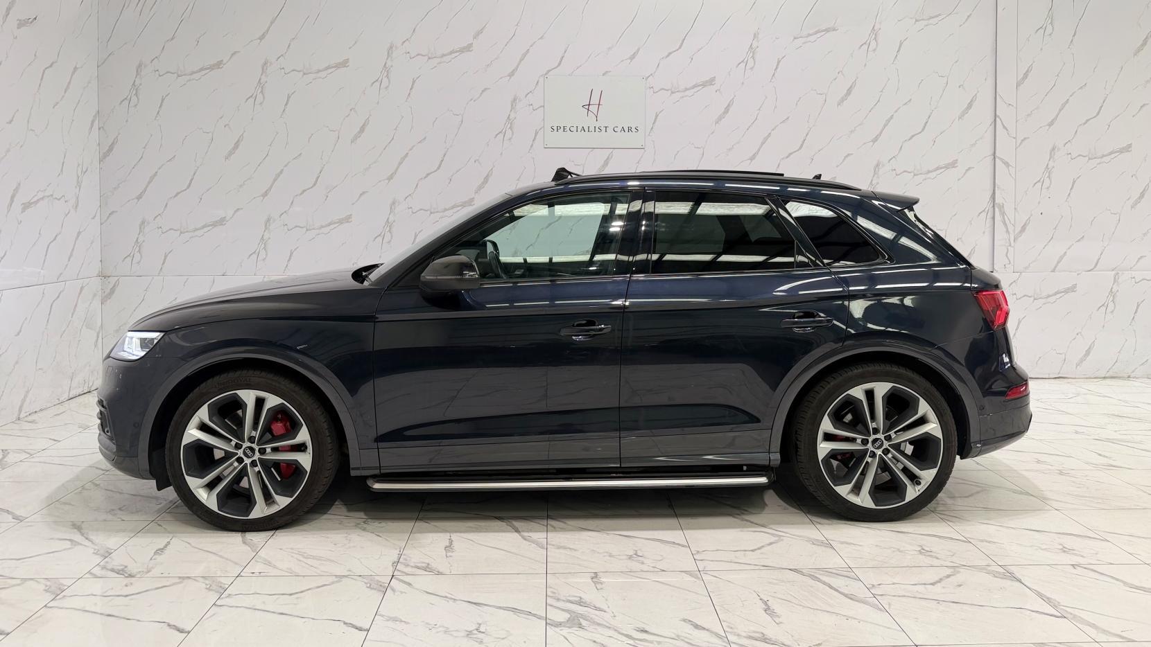 Audi SQ5 view 4