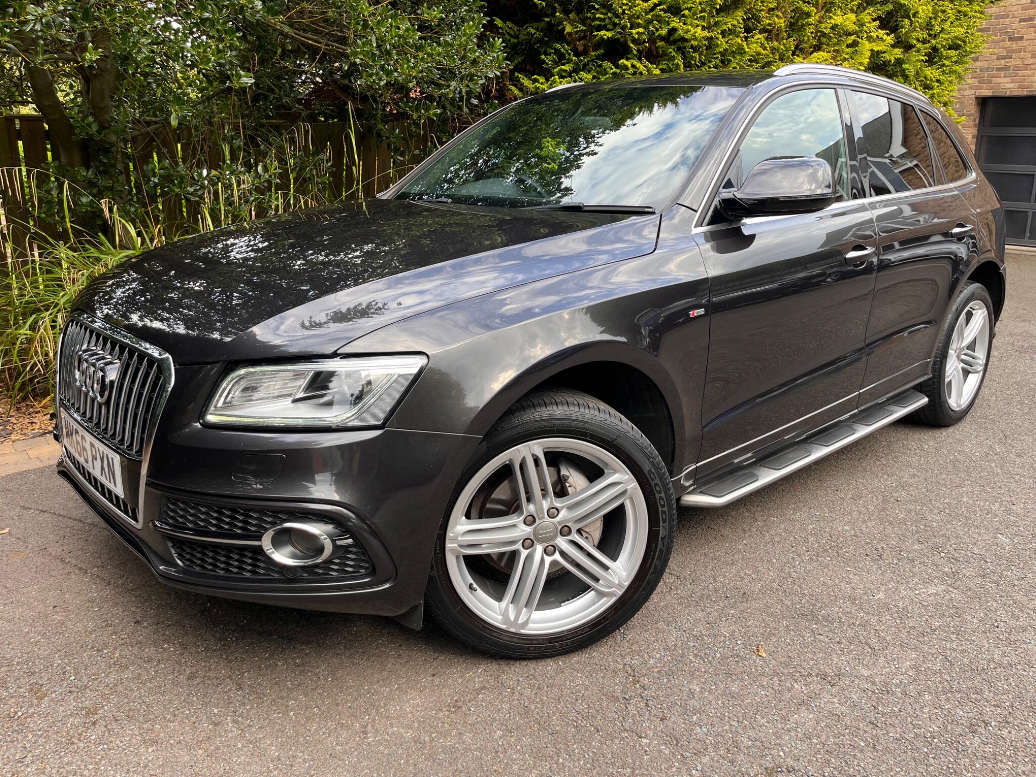 Audi Q5 view 3