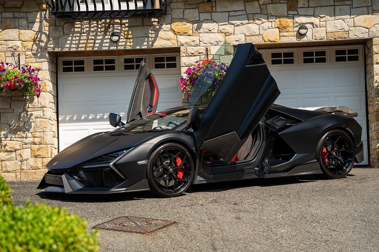Lamborghini Revuelto view 50