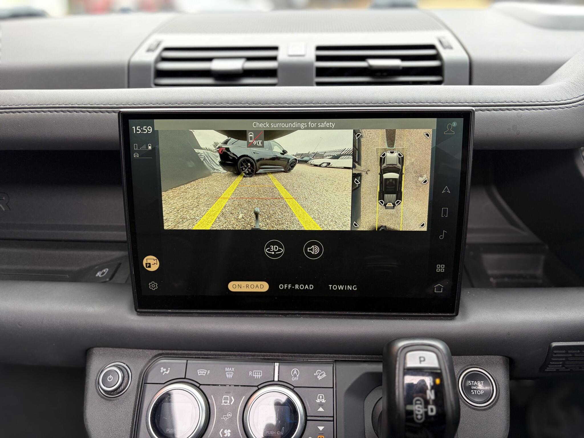 Land Rover Defender 110 view 22