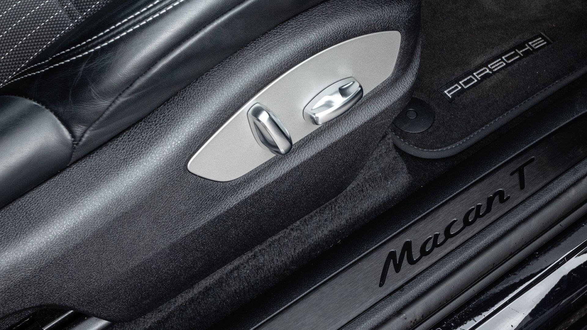 Porsche Macan view 14