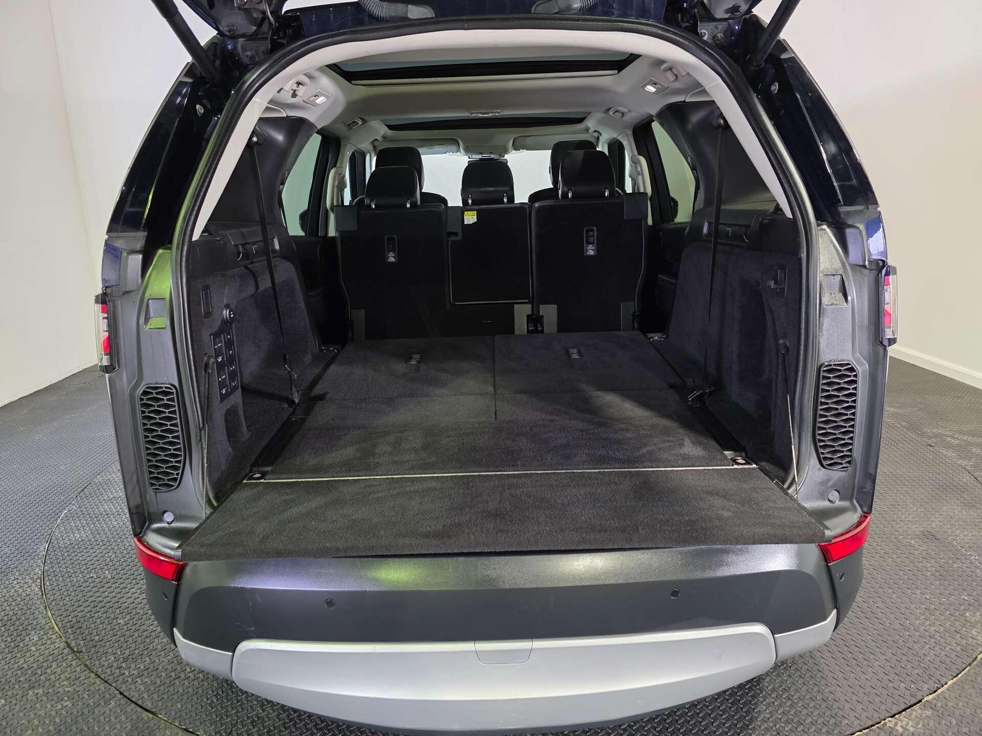 Land Rover Discovery view 22