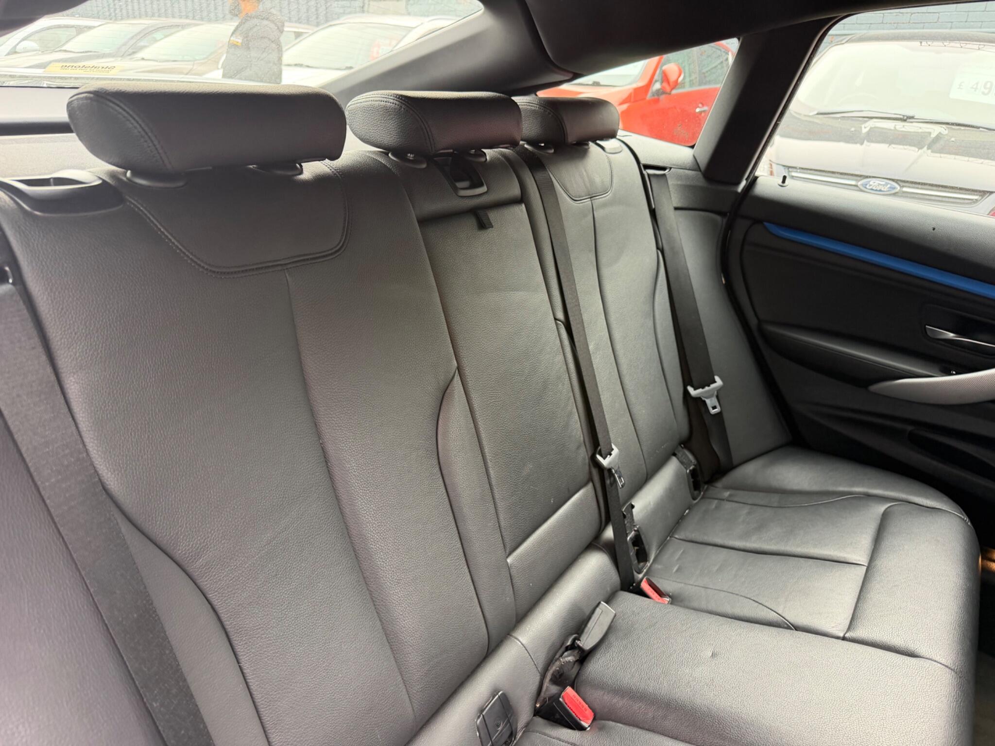 BMW 3 Series view 22