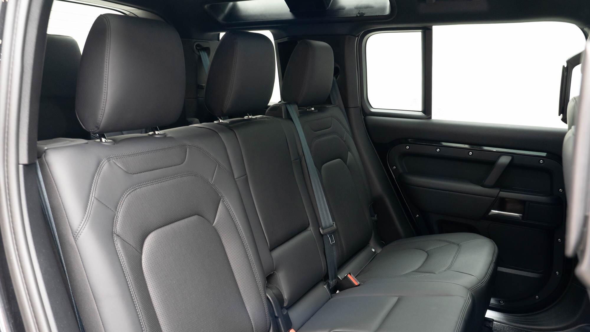 Land Rover Defender 110 view 12