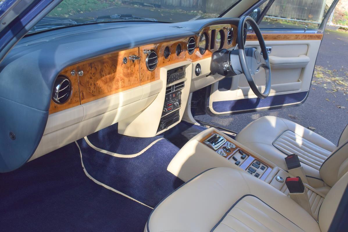 Rolls-Royce Silver Spirit view 4