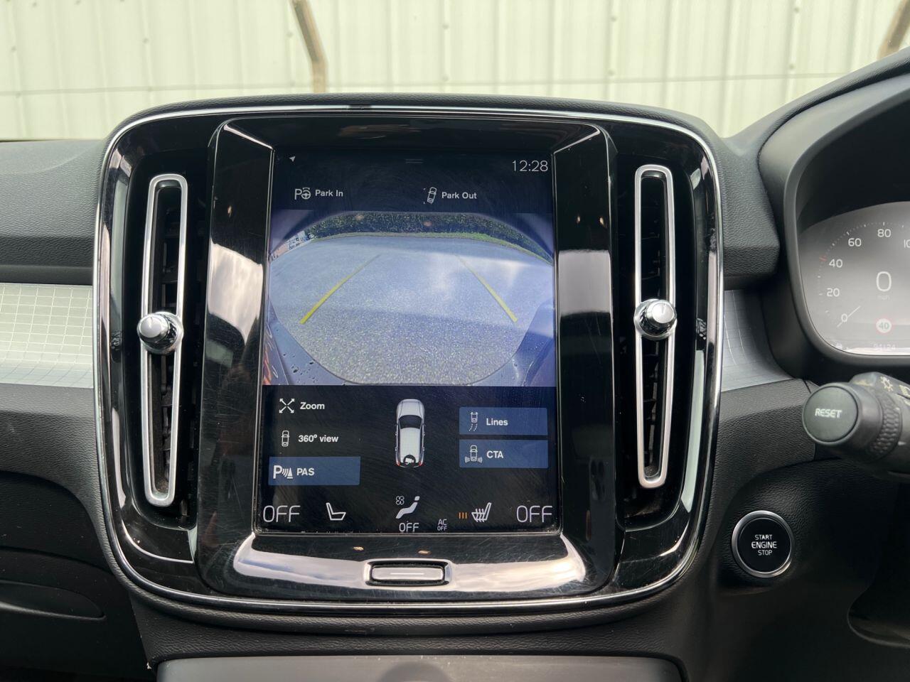 Volvo XC40 view 17