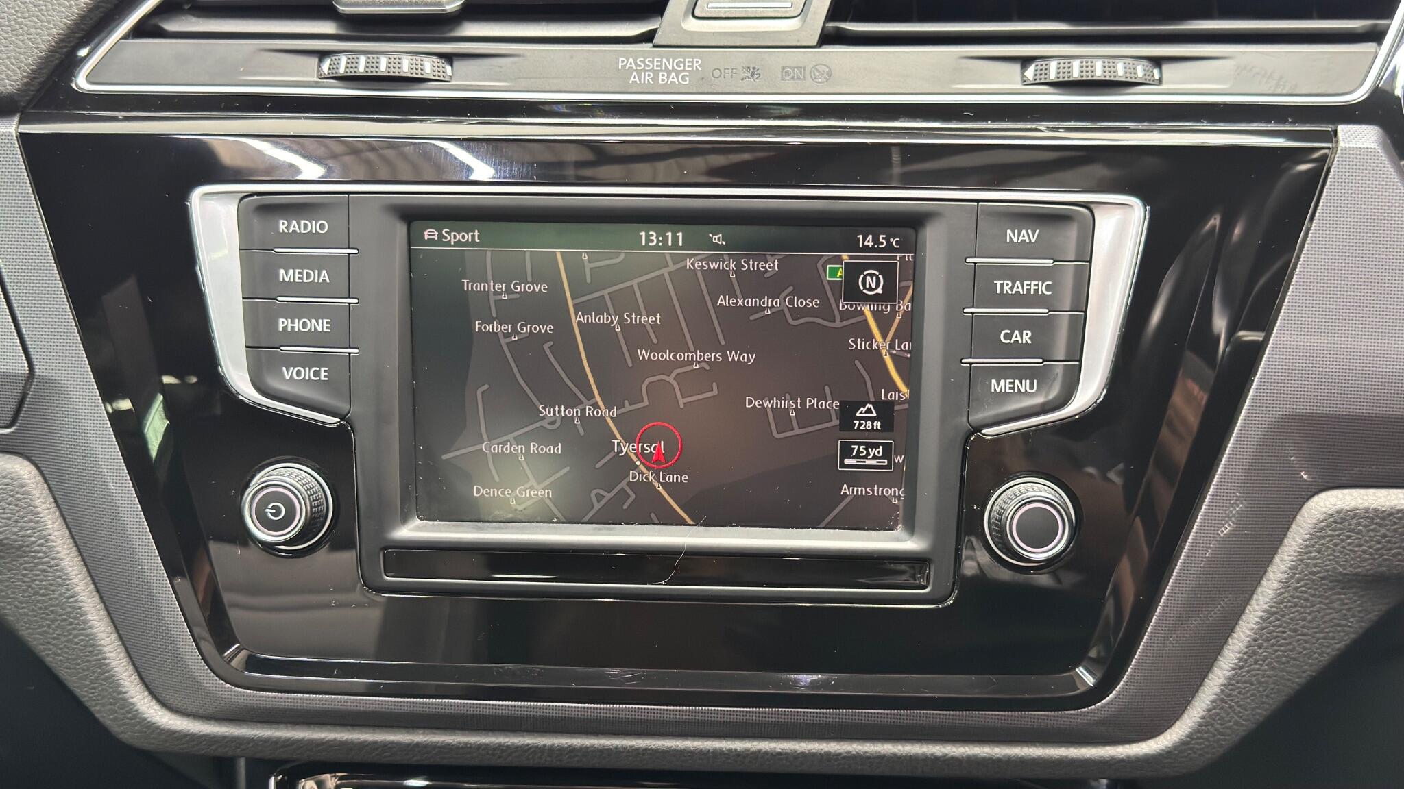 Volkswagen Touran view 38