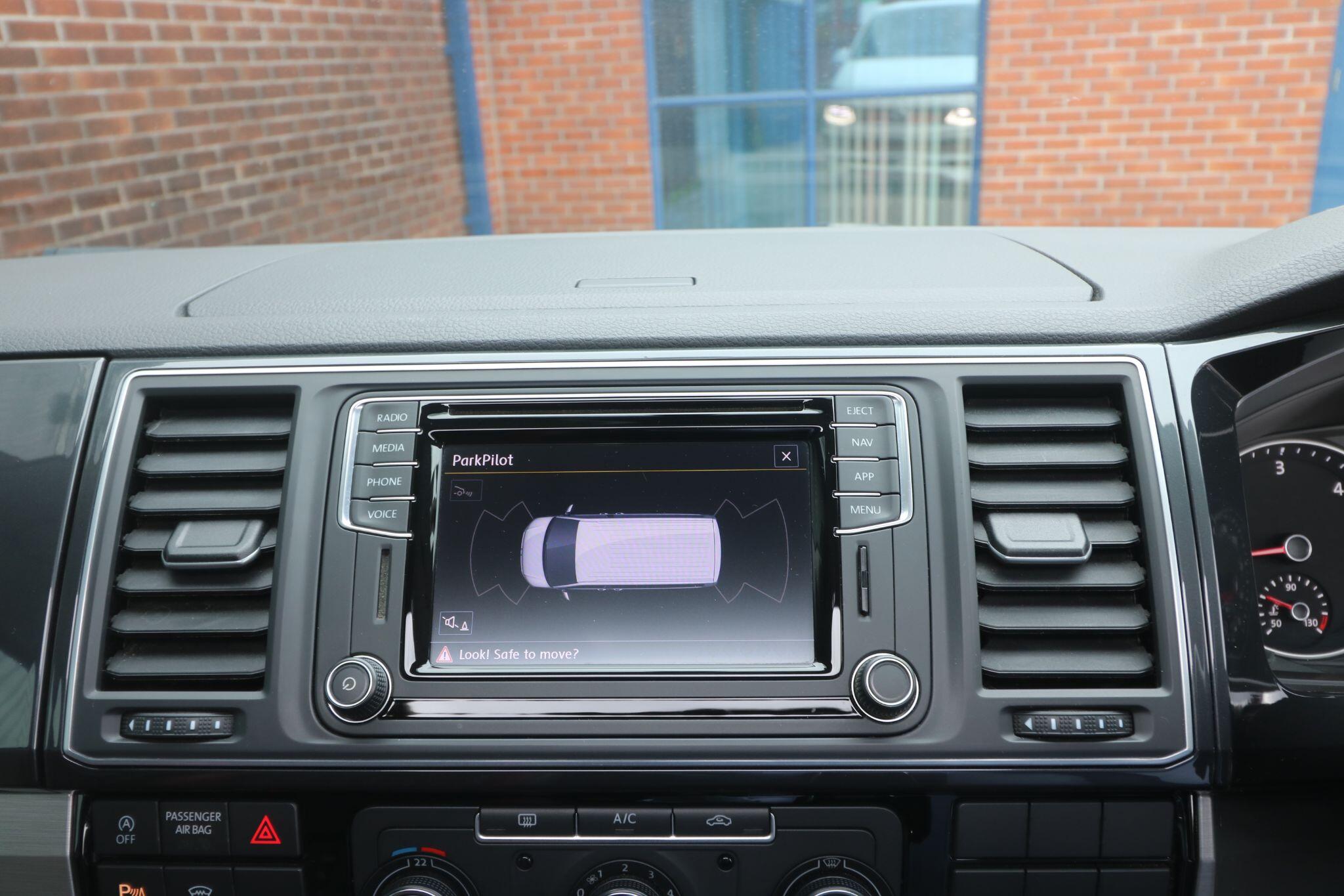 Volkswagen Transporter view 21