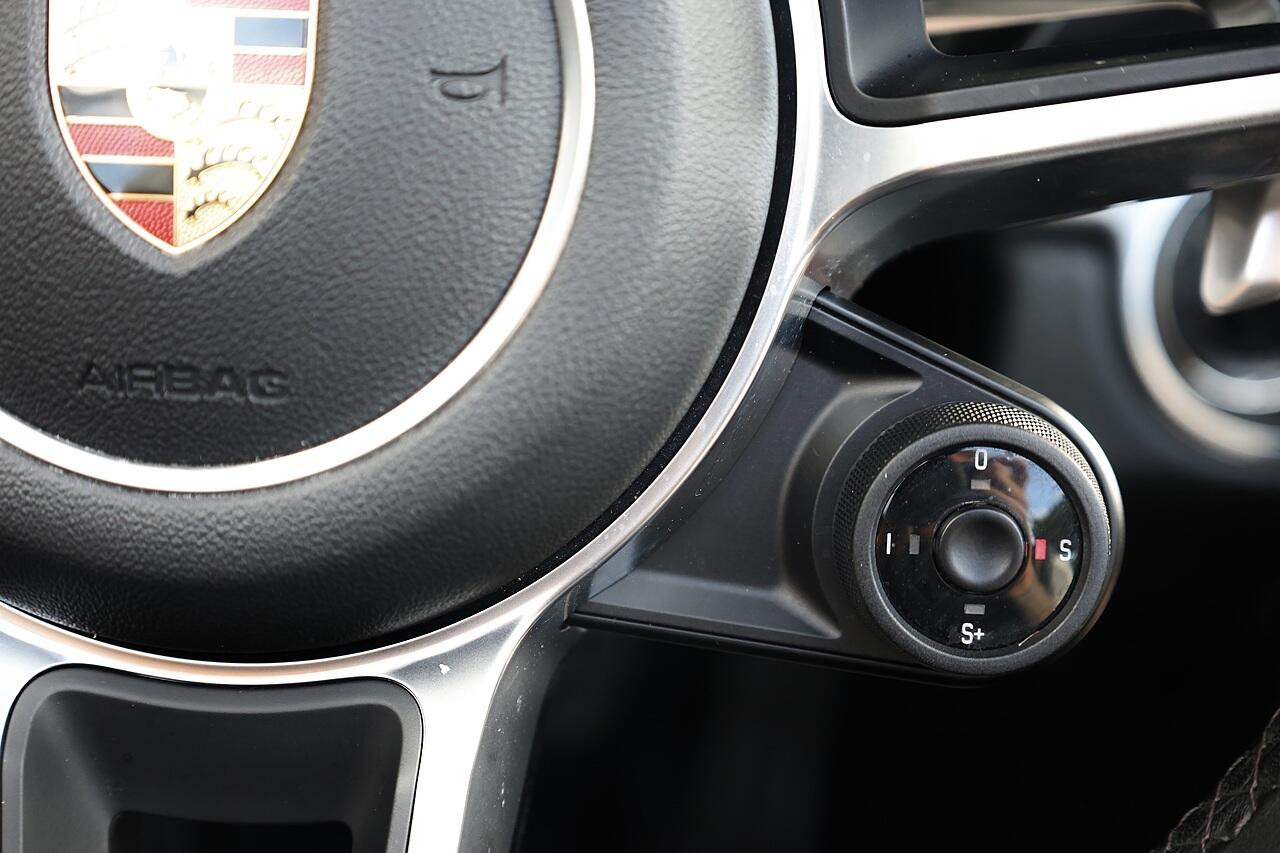 Porsche 718 Boxster view 27