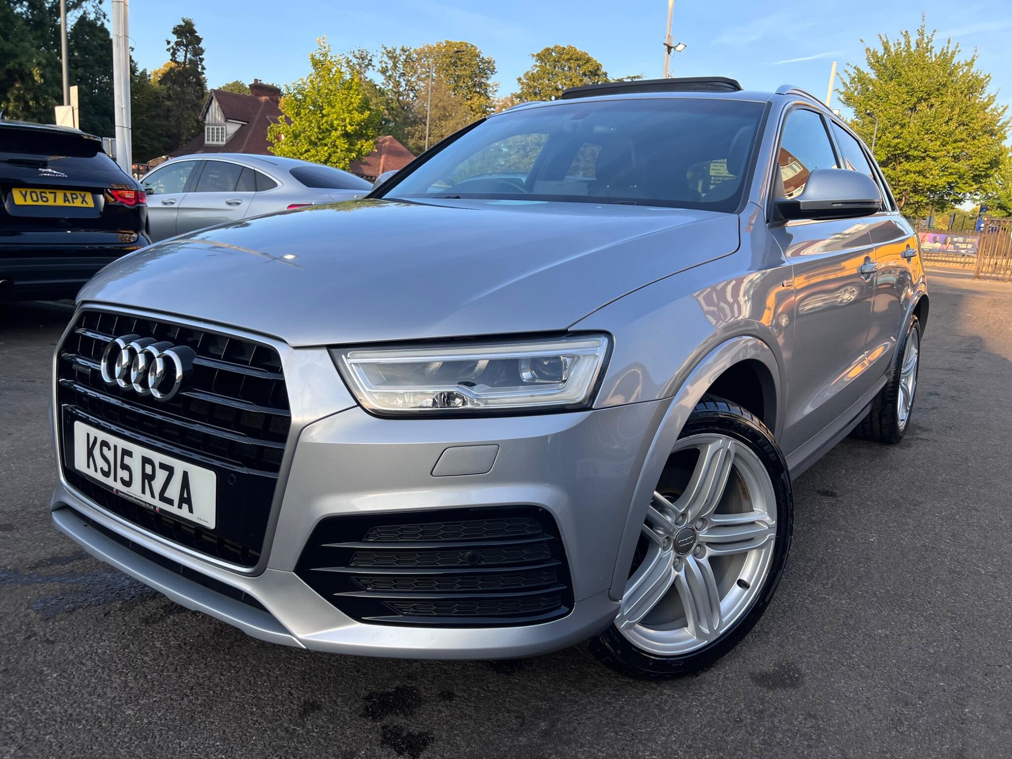 Audi Q3 view 8